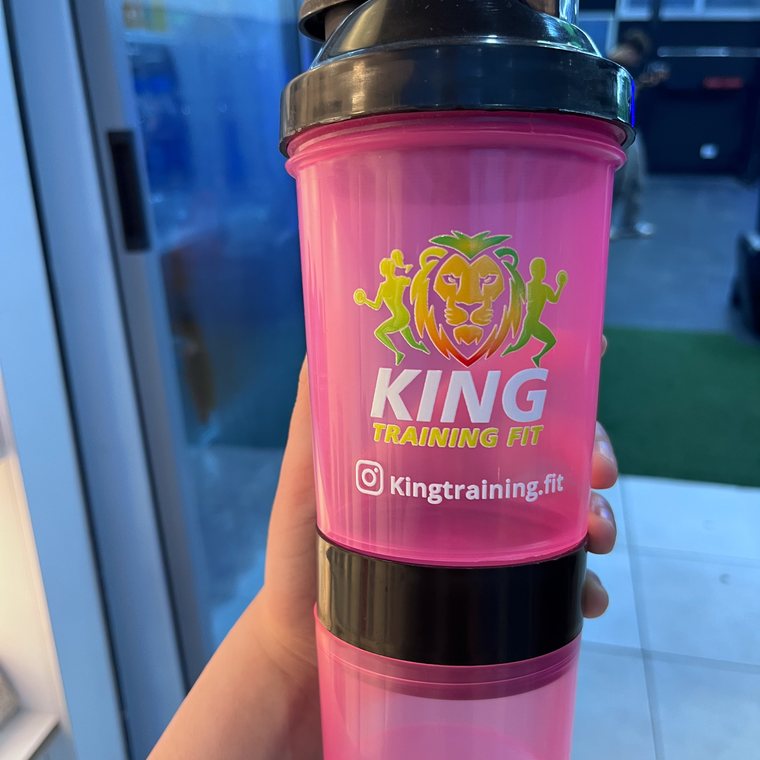 Shaker con el logo de King Training Fit
